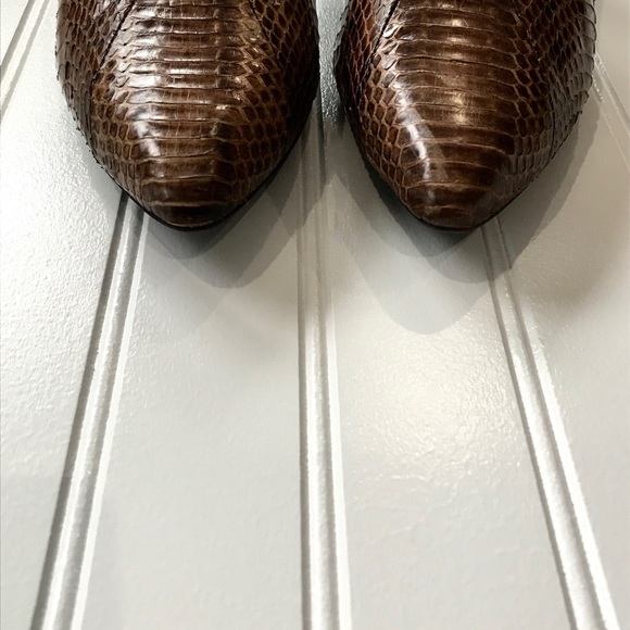 B MAKOWSKY Brown Python Snake Skin Leather Heels Size 8.5 - Picture 6 of 8